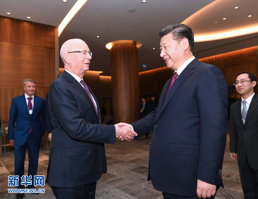 1月17日，國(guó)家主席習(xí)近平在瑞士達(dá)沃斯會(huì)見(jiàn)世界經(jīng)濟(jì)論壇主席施瓦布。 新華社記者 饒愛(ài)民 攝