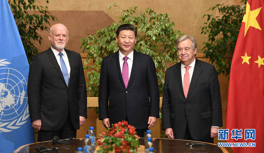 1月18日，國(guó)家主席習(xí)近平在瑞士日內(nèi)瓦萬國(guó)宮會(huì)見第71屆聯(lián)合國(guó)大會(huì)主席湯姆森和聯(lián)合國(guó)秘書長(zhǎng)古特雷斯。 新華社記者 張鐸 攝