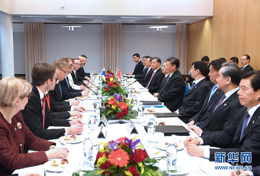 4月5日，國家主席習近平在赫爾辛基會見芬蘭總理西比萊。 新華社記者饒愛民 攝 