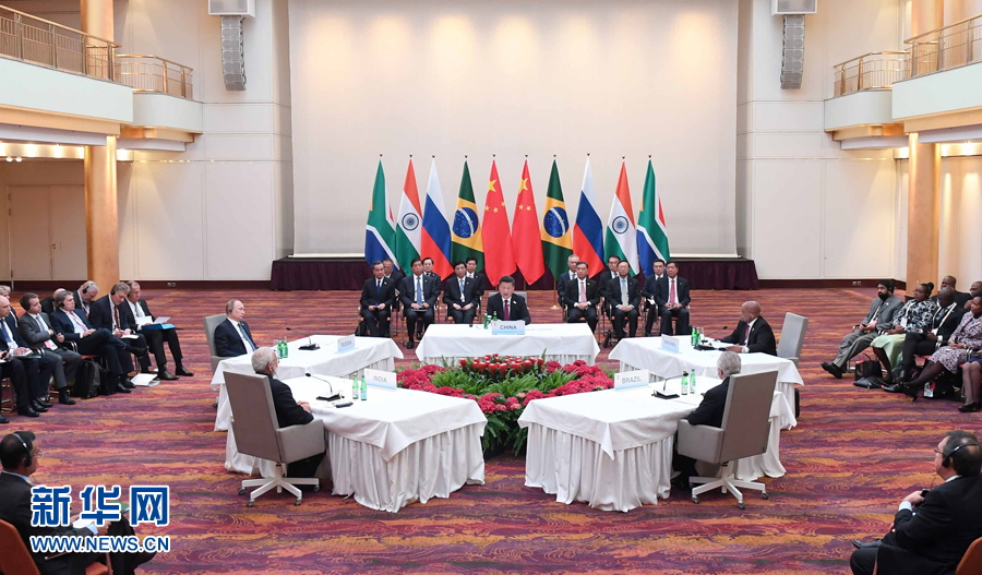 7月7日，國家主席習近平在德國漢堡主持金磚國家領(lǐng)導人非正式會晤，發(fā)表引導性講話和總結(jié)講話。南非總統(tǒng)祖馬、巴西總統(tǒng)特梅爾、俄羅斯總統(tǒng)普京、印度總理莫迪出席。新華社記者 張鐸 攝