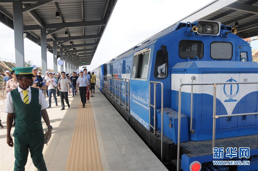 （國際&middot;圖文互動(dòng)）（1）阿布賈的新&ldquo;名片&rdquo;&mdash;&mdash;試乘西非第一條城鐵線