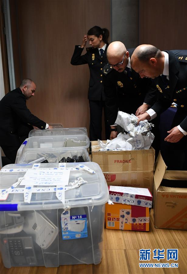 （國際&middot;圖文互動(dòng)）（2）中西警方共同舉行&ldquo;長城行動(dòng)&rdquo;證據(jù)移交儀式 