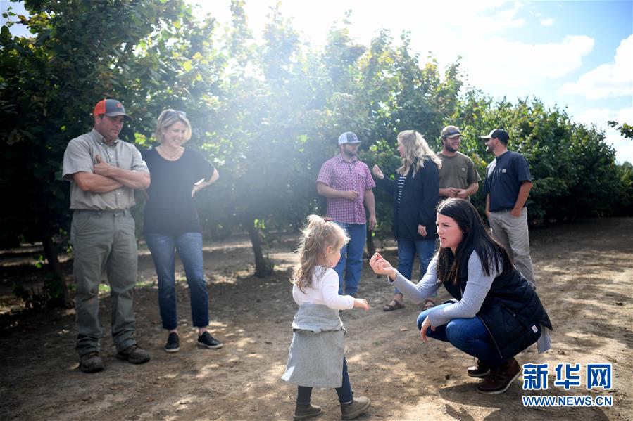 (國(guó)際·圖文互動(dòng))(1)“這些樹寄托著我們對(duì)中國(guó)市場(chǎng)的信心”——探訪美俄勒岡州榛子果農(nóng)