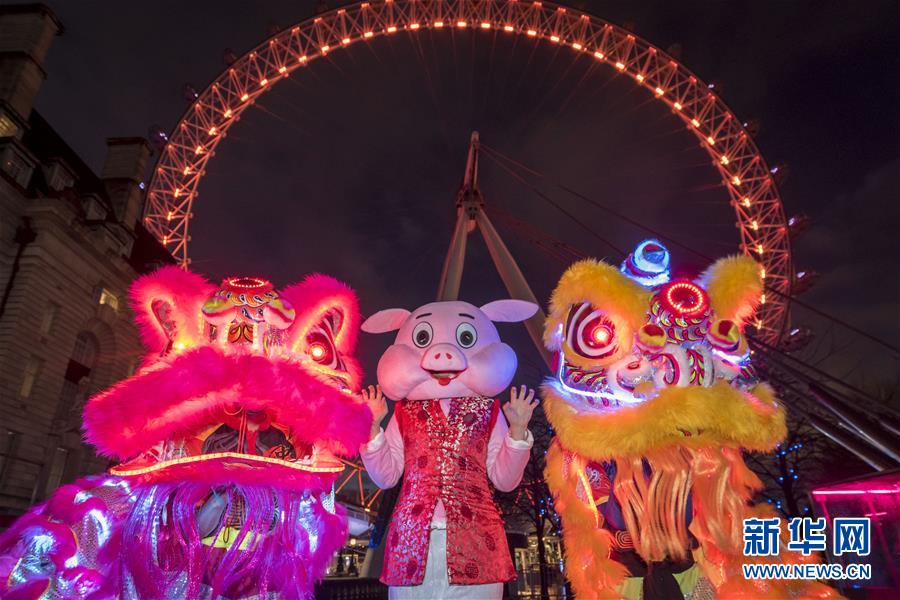 （國際）（1）&ldquo;倫敦眼&rdquo;亮燈慶中國農(nóng)歷豬年