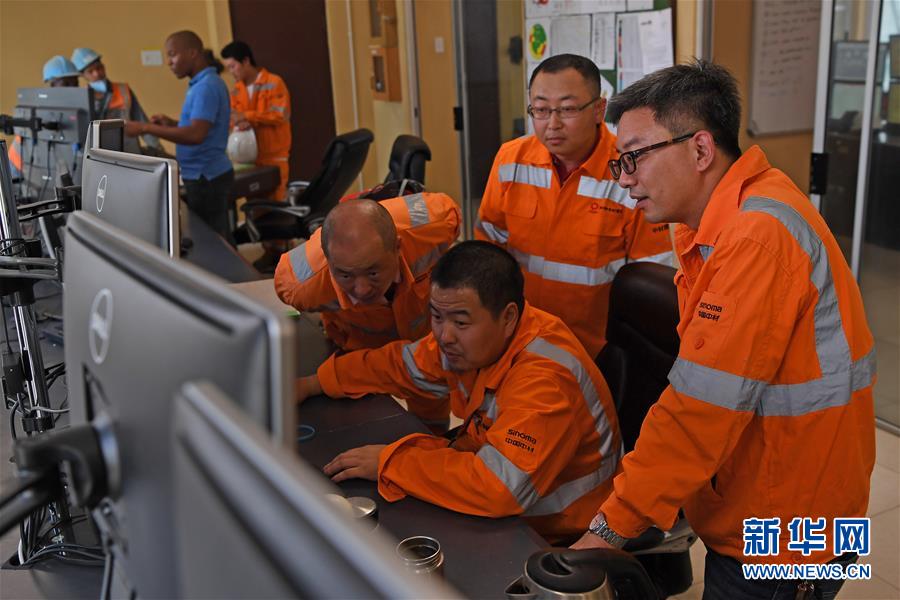 (國際·圖文互動)(2)通訊:春節(jié):在異國他鄉(xiāng)堅守崗位——探訪南非中企施工現(xiàn)場