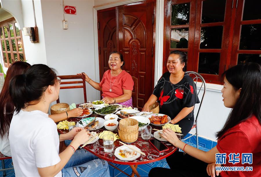 （國際&middot;&ldquo;一帶一路&rdquo;高峰論壇&middot;圖文互動(dòng)）（8）通訊：中國志愿者老撾教學(xué)收獲滿滿的感動(dòng)