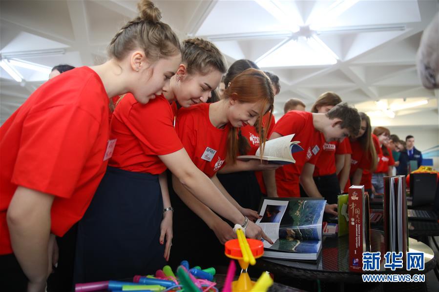 （新華全媒頭條&middot;出訪&middot;側(cè)記&middot;圖文互動(dòng)）（2）你好老朋友！開啟新時(shí)代！&mdash;&mdash;習(xí)近平主席和普京總統(tǒng)引領(lǐng)中俄全面戰(zhàn)略協(xié)作伙伴關(guān)系邁入新時(shí)代