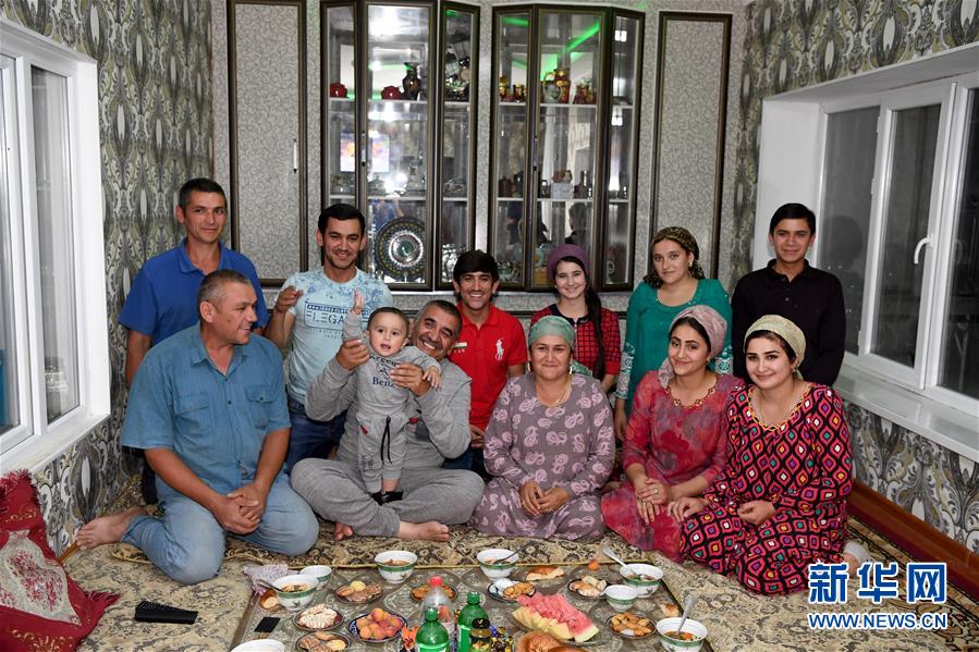 （國際&middot;圖文互動）（2）通訊：&ldquo;學(xué)習(xí)中文為我?guī)硪庀氩坏降陌l(fā)展機遇&rdquo;&mdash;&mdash;記一名&ldquo;90后&rdquo;塔吉克斯坦青年的圓夢之路