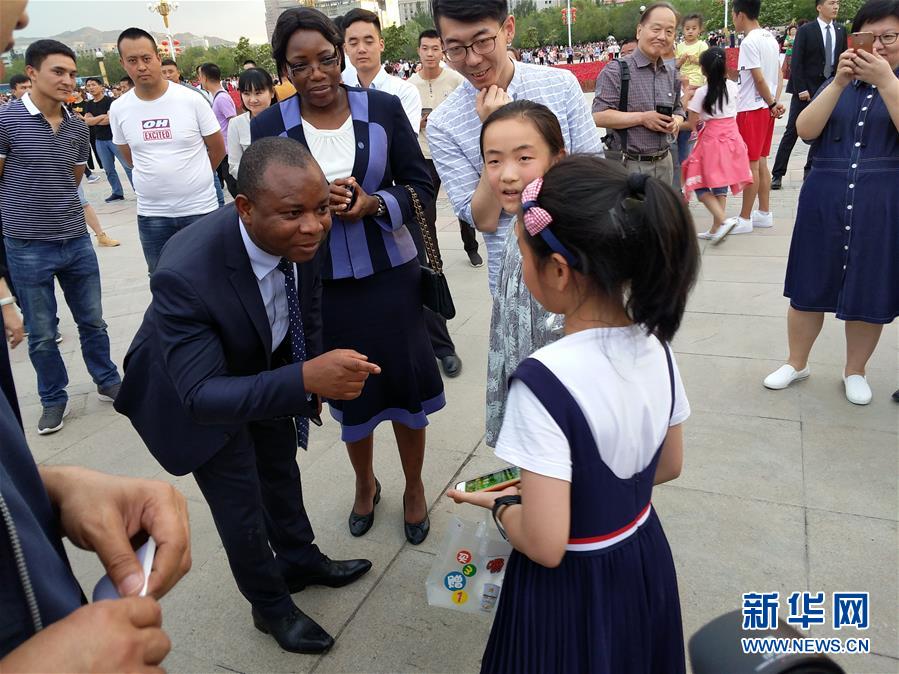 (圖文互動(dòng))(3)多國(guó)駐日內(nèi)瓦外交官走訪新疆稱贊經(jīng)濟(jì)發(fā)展社會(huì)和諧