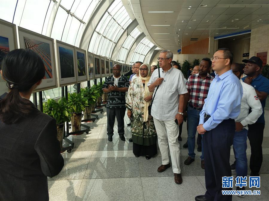 (圖文互動(dòng))(4)多國(guó)駐日內(nèi)瓦外交官走訪新疆稱贊經(jīng)濟(jì)發(fā)展社會(huì)和諧