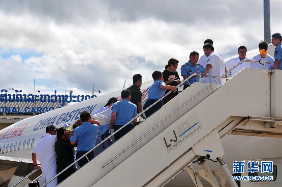 （國(guó)際&middot;圖文互動(dòng)）（3）老撾車(chē)禍?zhǔn)軅?0名中國(guó)游客回國(guó)
