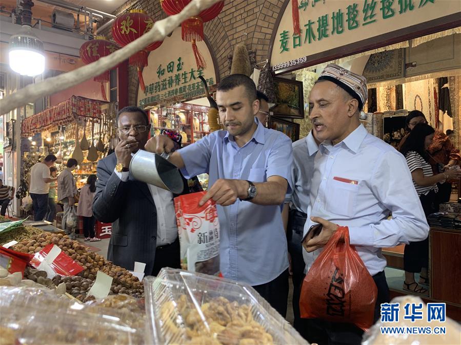 （圖文互動）（1）多國駐華使節(jié)參訪新疆：中國反恐、去極端化經(jīng)驗值得學(xué)習(xí)借鑒