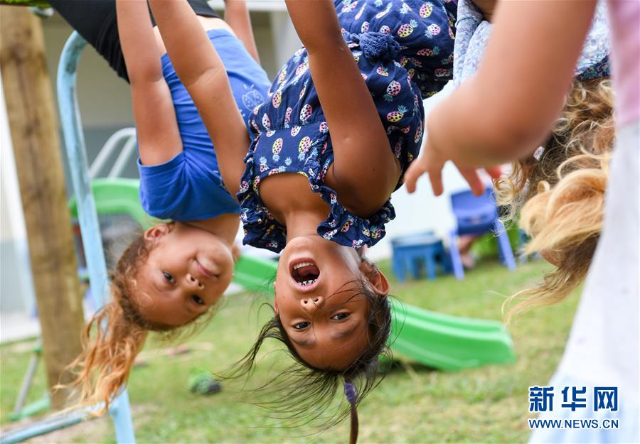 （國(guó)際&middot;圖文互動(dòng)）（3）中國(guó)援建&ldquo;你好&rdquo;學(xué)?！A庫(kù)克群島孩子夢(mèng)