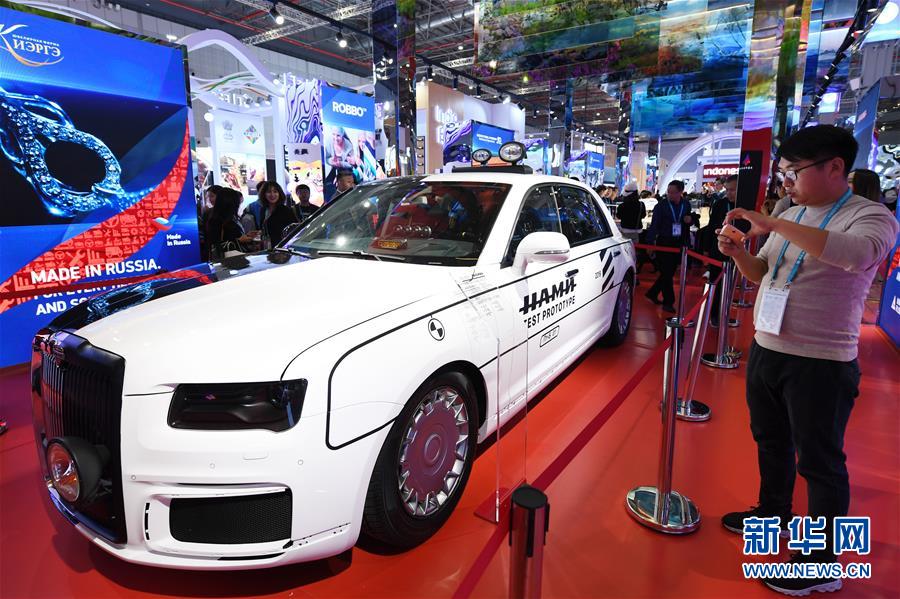 （新華全媒頭條&middot;圖文互動(dòng)）（11）大江奔騰勢(shì)如虹&mdash;&mdash;習(xí)近平主席出席第二屆中國國際進(jìn)口博覽會(huì)紀(jì)實(shí)