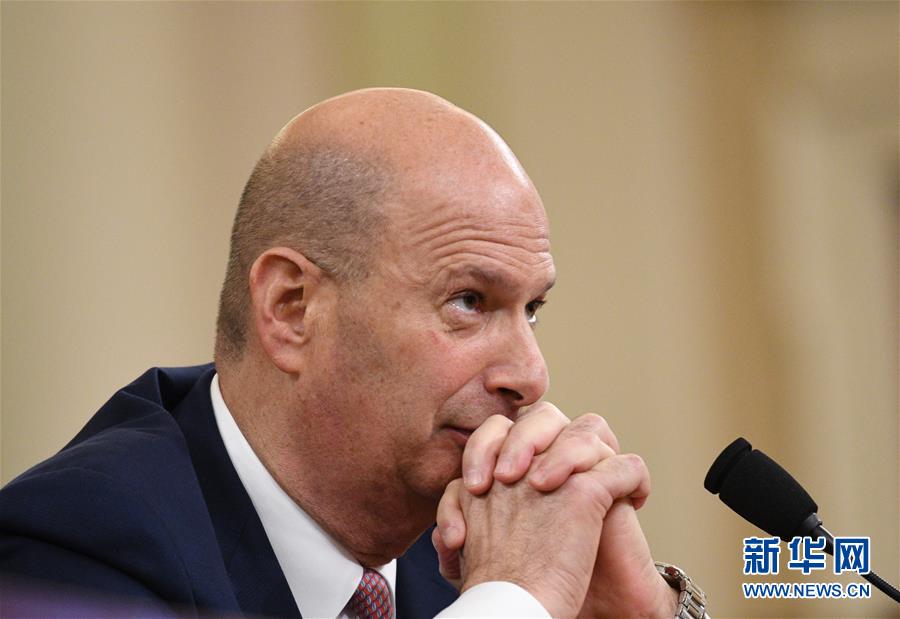 （國際）（1）特朗普彈劾調(diào)查重要證人到國會(huì)作證引關(guān)注