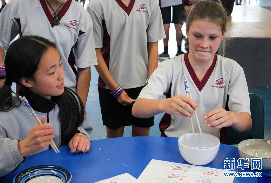 （國(guó)際&middot;圖文互動(dòng)）（4）通訊：&ldquo;Kia Ora，都來(lái)吧，漢語(yǔ)學(xué)習(xí)發(fā)了芽&rdquo;&mdash;&mdash;新西蘭羅托魯阿初級(jí)中學(xué)中文助教的夢(mèng)想