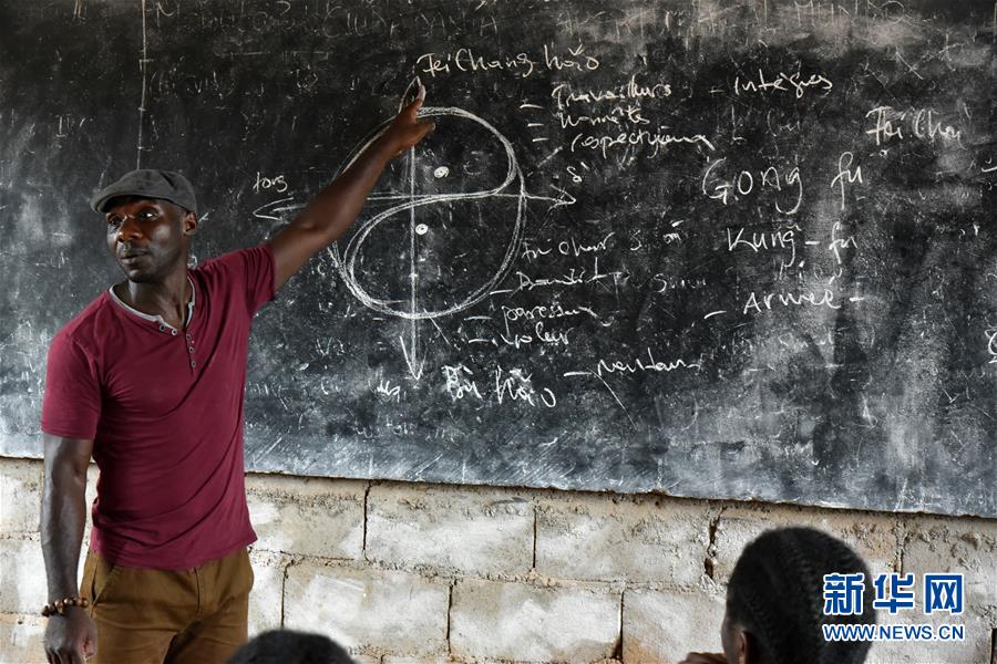 （國際&middot;圖文互動）（5）通訊：&ldquo;我也曾混跡街頭，終于靠習(xí)武自立&rdquo;&mdash;&mdash;喀麥隆人姆巴的武術(shù)情緣