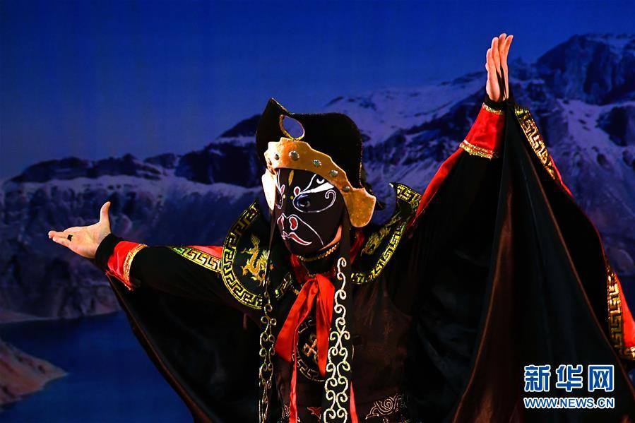 (國(guó)際)(1)“歡樂(lè)春節(jié)”專(zhuān)場(chǎng)演出拉開(kāi)中古建交60周年系列活動(dòng)序幕