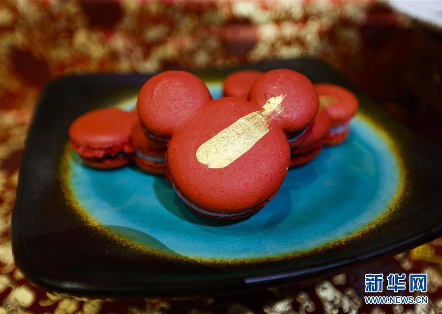 （國(guó)際&middot;圖文互動(dòng)）（9）通訊：美國(guó)迪士尼加州冒險(xiǎn)樂(lè)園紅紅火火迎鼠年