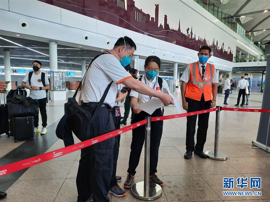 （國(guó)際疫情&middot;圖文互動(dòng)）（1）&ldquo;工作忙碌又細(xì)致，經(jīng)驗(yàn)豐富又專業(yè)&rdquo;&mdash;&mdash;一名柬埔寨青年眼中的中國(guó)援柬抗疫醫(yī)療專家組