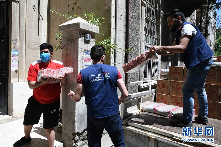 （國際疫情&middot;圖文互動）（2）通訊：疫情中，那抹笑容最難忘&mdash;&mdash;記向困難家庭發(fā)放愛心包裹的敘利亞青年志愿者