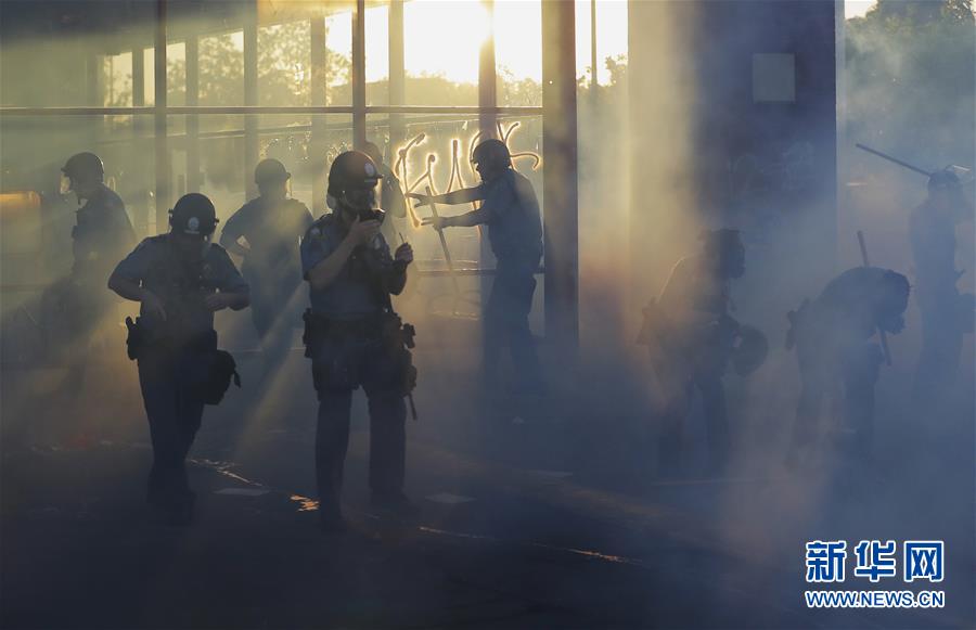 （國(guó)際）（4）美國(guó)警察執(zhí)法動(dòng)作不當(dāng)致一名非裔男子死亡 引發(fā)大規(guī)?？棺h