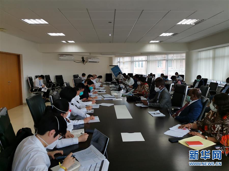 （國際疫情&middot;圖文互動(dòng)）（11）中國醫(yī)療專家組為赤道幾內(nèi)亞抗疫帶來&ldquo;希望之光&rdquo;