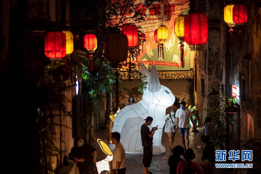 （國際&middot;圖文互動(dòng)）（6）玉兔花燈映照吉隆坡月夜