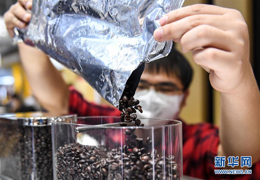 （第三屆進(jìn)博會(huì)&middot;圖文互動(dòng)）（3）全球&ldquo;寶藏級(jí)&rdquo;美食薈萃&mdash;&mdash;進(jìn)博會(huì)食品及農(nóng)產(chǎn)品館遍藏世間珍饈