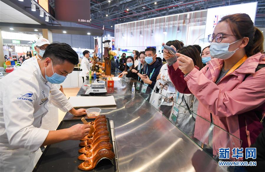 （第三屆進(jìn)博會(huì)&middot;圖文互動(dòng)）（7）全球&ldquo;寶藏級(jí)&rdquo;美食薈萃&mdash;&mdash;進(jìn)博會(huì)食品及農(nóng)產(chǎn)品館遍藏世間珍饈