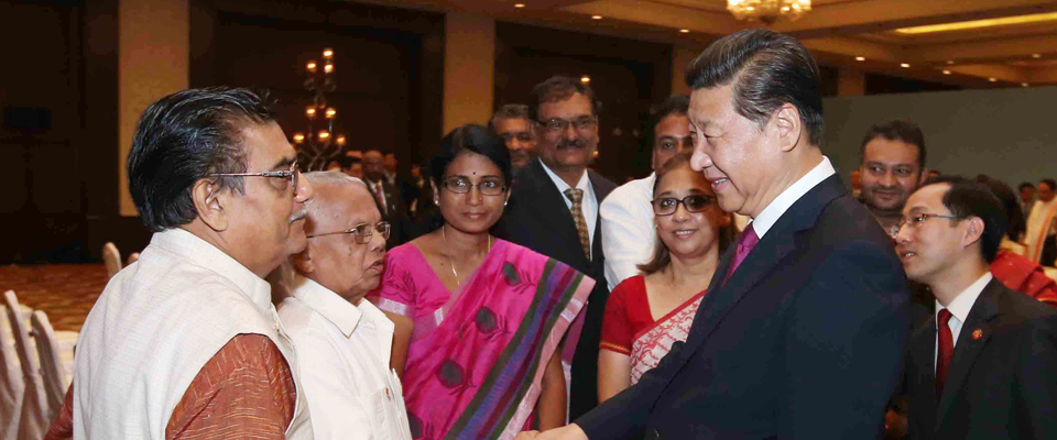 習(xí)近平會(huì)見印度友好人士、友好團(tuán)體代表并頒發(fā)和平共處五項(xiàng)原則友誼獎(jiǎng)