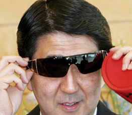 2015，安倍會繼續(xù)"暴走"嗎？