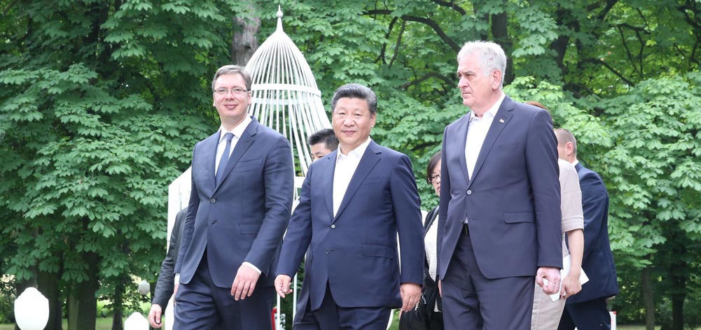 習近平出席塞爾維亞總統(tǒng)尼科利奇、總理武契奇共同舉行的午宴