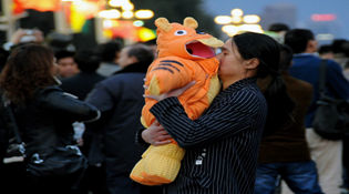 提前供暖誰說了算?天氣無常 公共服務(wù)要暖心！