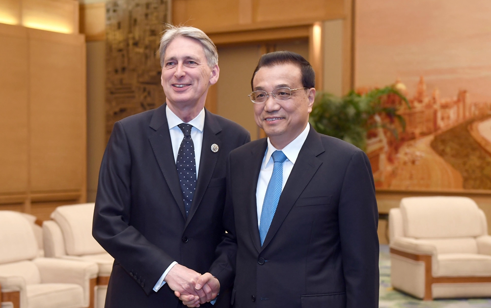 李克強(qiáng)會(huì)見英國首相特使、財(cái)政大臣哈蒙德