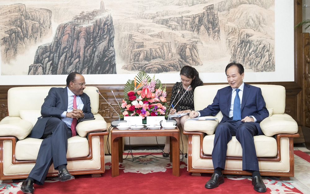 蔡名照會(huì)見聯(lián)合國副秘書長(zhǎng)兼開發(fā)計(jì)劃署代理署長(zhǎng)蓋圖