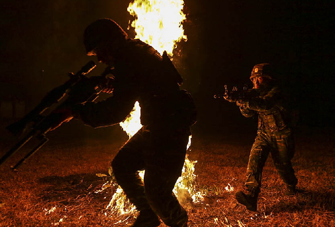 強(qiáng)軍DNA|福利貼，快來瞧狙擊手的瞄準(zhǔn)鏡里是啥樣