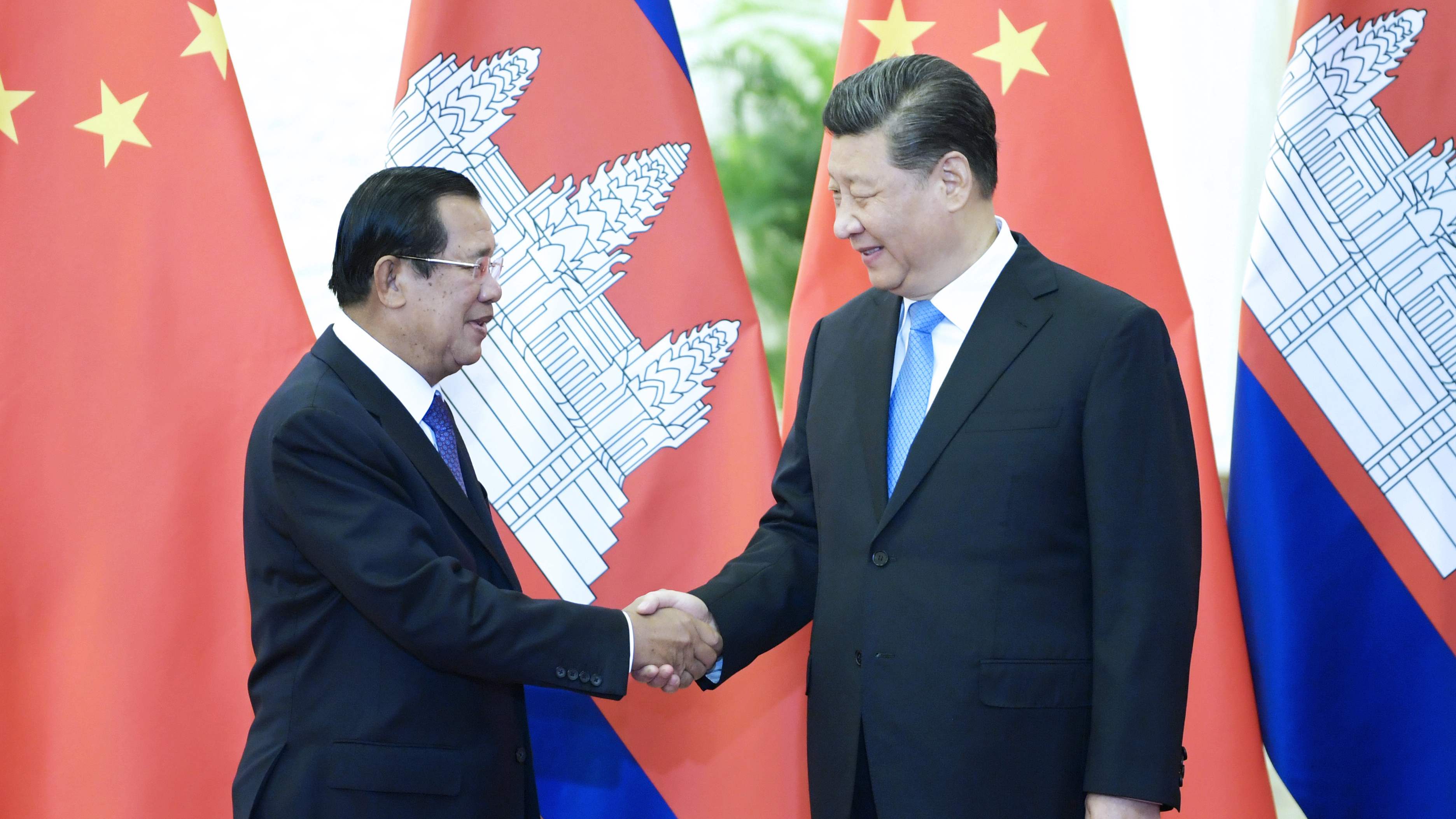 習(xí)近平會(huì)見(jiàn)柬埔寨首相洪森