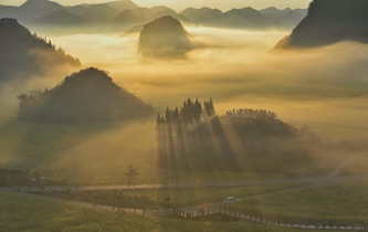生態(tài)中國&middot;七彩云南四時春