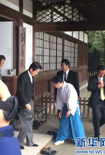 安倍為何不顧?quán)彿磳?duì)，執(zhí)意參拜？